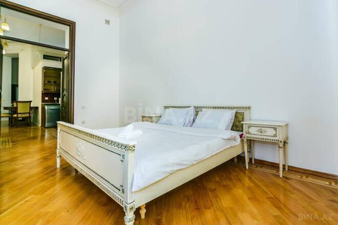 Satılır 4 otaqlı köhnə tikili 130 m², Sahil m., photo 8 from 13