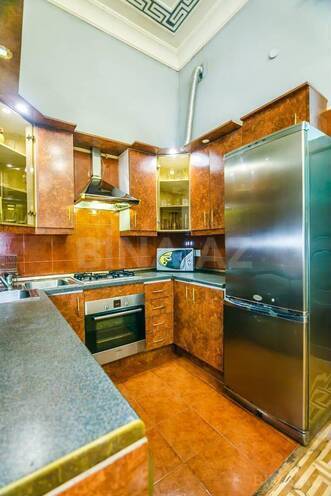 Satılır 4 otaqlı köhnə tikili 130 m², Sahil m., photo 11 from 13
