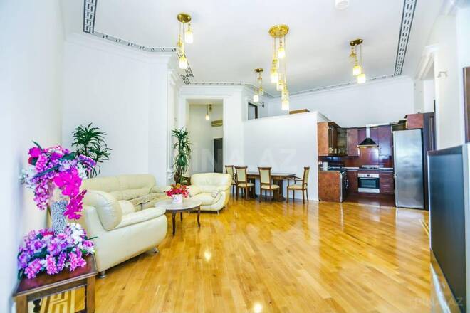Satılır 4 otaqlı köhnə tikili 130 m², Sahil m., photo 10 from 13