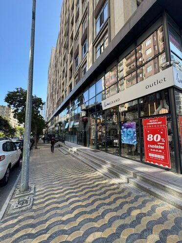 Satılır  obyekt 170 m², İnşaatçılar m., photo 1 from 6