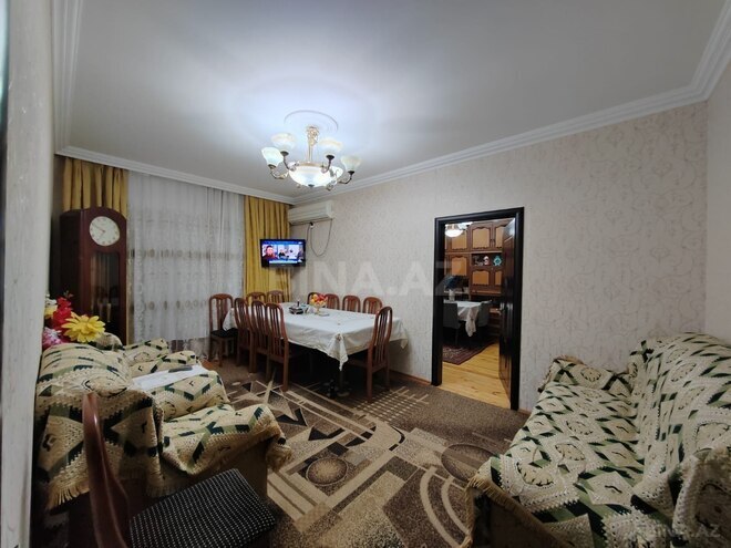 Satılır 5 otaqlı köhnə tikili 120 m², Massiv D q., photo 1 from 16