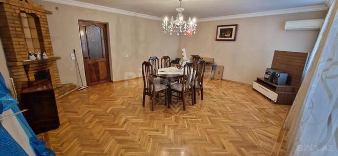 Satılır 3 otaqlı köhnə tikili 95 m², İnşaatçılar m., photo 1 from 9