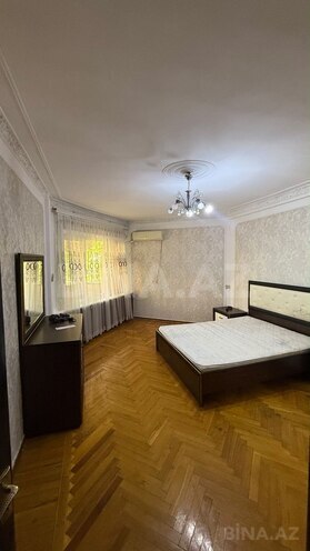 Сдаётся 3-комн. вторичка 57 м², м. Низами, photo 1 from 13