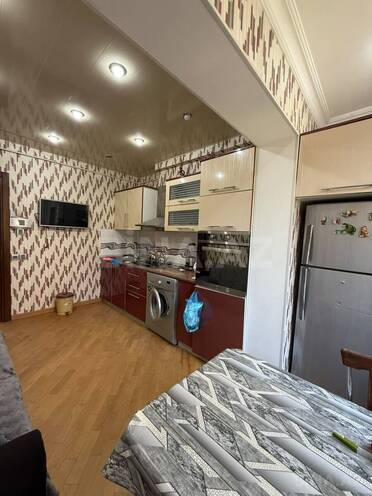 Продаётся 2-комн. вторичка 45 м², м. Иншаатчылар, photo 1 from 16