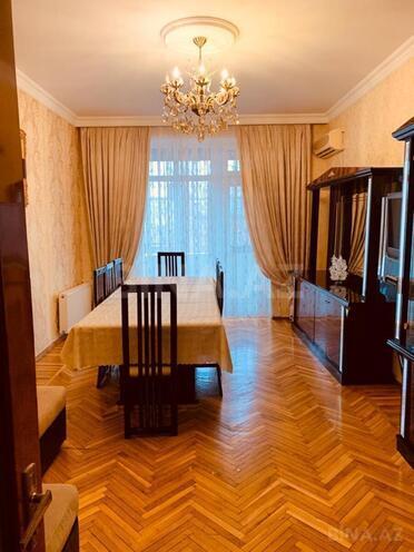 Satılır 3 otaqlı köhnə tikili 80 m², 28 May m., photo 1 from 11