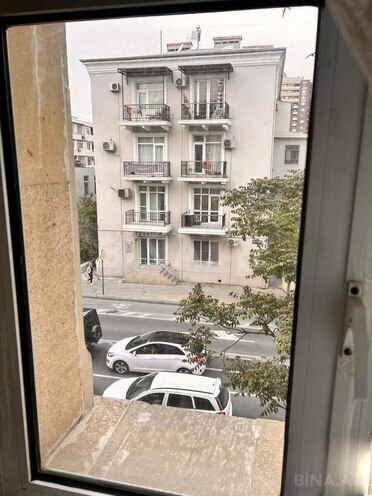 Продаётся 2-комн. вторичка 40 м², Насиминский  р., photo 1 from 11