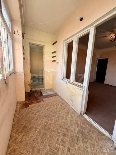 Satılır 2 otaqlı köhnə tikili 65 m², Qara Qarayev m., photo 10 from 15