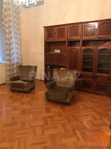 Satılır 3 otaqlı köhnə tikili 106 m², Sahil m., photo 1 from 17