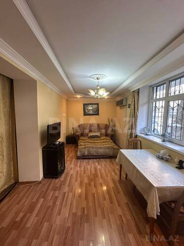 Satılır 6 otaqlı köhnə tikili 150 m², İnşaatçılar m., photo 8 from 15