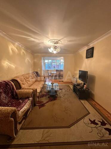 Satılır 6 otaqlı köhnə tikili 150 m², İnşaatçılar m., photo 1 from 15