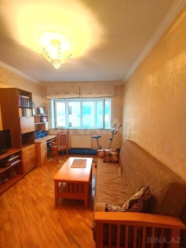 Satılır 4 otaqlı köhnə tikili 110 m², İnşaatçılar m., photo 1 from 29