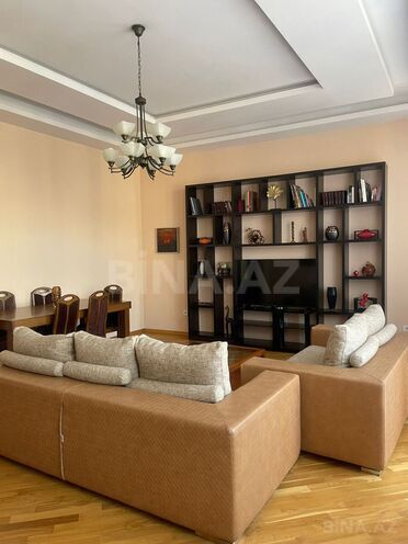 Сдаётся 3-комн. вторичка 140 м², м. Ичеришехер, photo 1 from 15