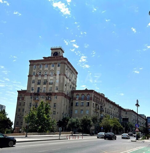 Продаётся 2-комн. вторичка 60 м², м. Низами, photo 1 from 9