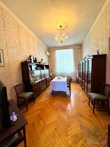 Продаётся 2-комн. вторичка 60 м², м. Низами, photo 3 from 9