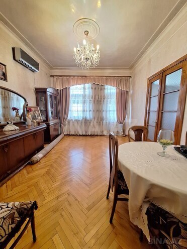 Satılır 3 otaqlı köhnə tikili 70 m², 28 May m., photo 1 from 12