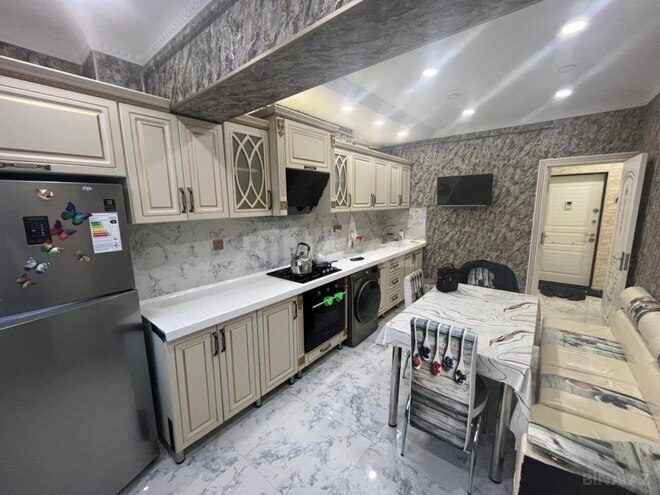 Сдаётся 3-комн. вторичка 70 м², м. Мемар Аджеми, photo 1 from 14