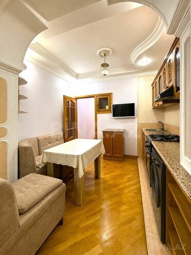 Satılır 2 otaqlı köhnə tikili 60 m², Qara Qarayev m., photo 13 from 20