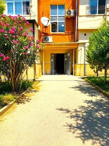 Satılır 2 otaqlı köhnə tikili 60 m², Qara Qarayev m., photo 18 from 20