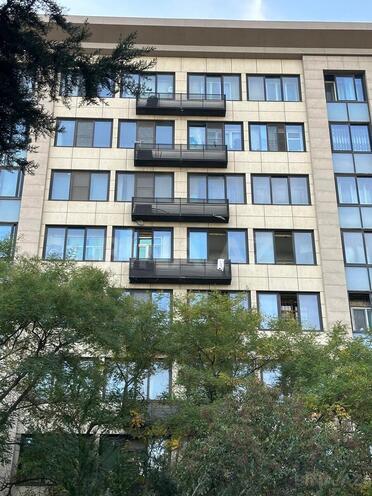 Satılır 2 otaqlı köhnə tikili 67 m², Gənclik m., photo 1 from 31