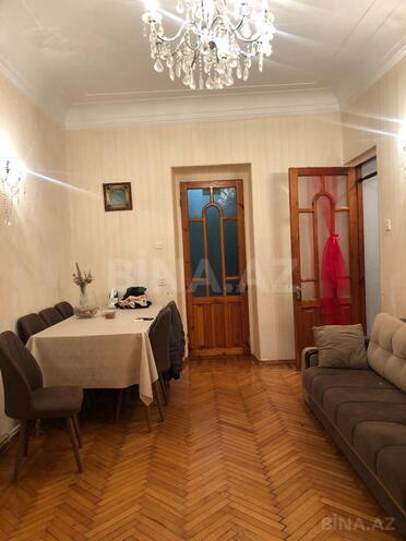 Продаётся 3-комн. вторичка 70 м², м. Ичеришехер, photo 1 from 12