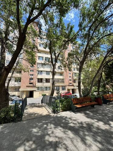 Satılır 2 otaqlı köhnə tikili 65 m², 7-ci mikrorayon q., photo 1 from 30