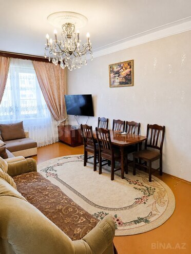 Продаётся 3-комн. вторичка 60 м², м. Ази Асланов, photo 1 from 8