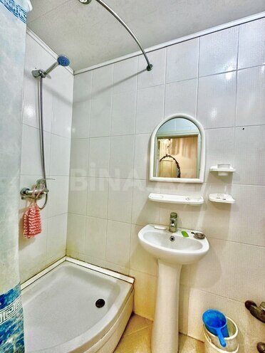 Satılır 2 otaqlı köhnə tikili 45 m², Qara Qarayev m., photo 9 from 13
