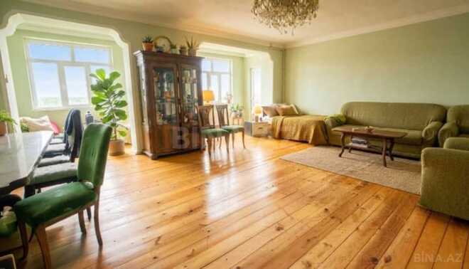 Satılır 4 otaqlı köhnə tikili 115 m², Xalqlar Dostluğu m., photo 1 from 7