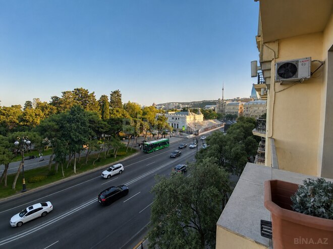 Satılır 2 otaqlı köhnə tikili 85 m², Sahil m., photo 11 from 18
