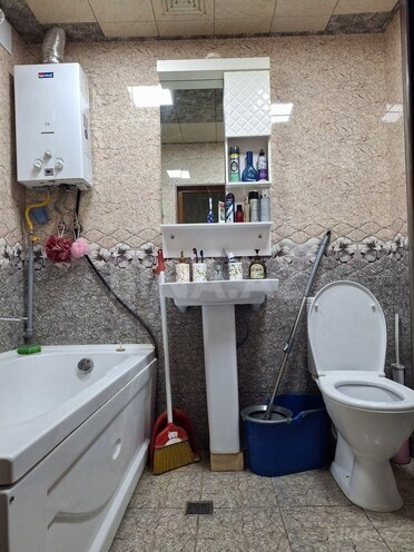 Продаётся 3-комн. вторичка 60 м², м. Нефтчиляр, photo 10 from 11