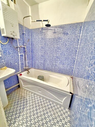 Продаётся 2-комн. вторичка 65 м², м. Кара Караев, photo 13 from 20