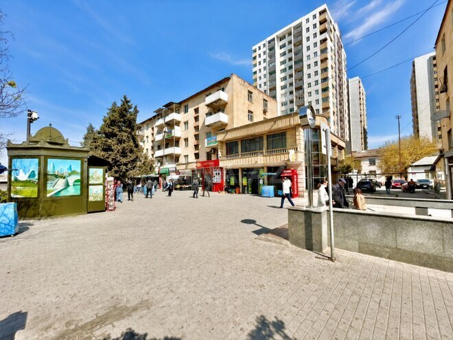 Satılır 3 otaqlı köhnə tikili 80 m², Qara Qarayev m., photo 1 from 12