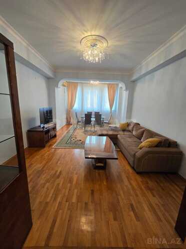 Сдаётся 3-комн. новостройка 130 м², м. 8 ноября, photo 1 from 18