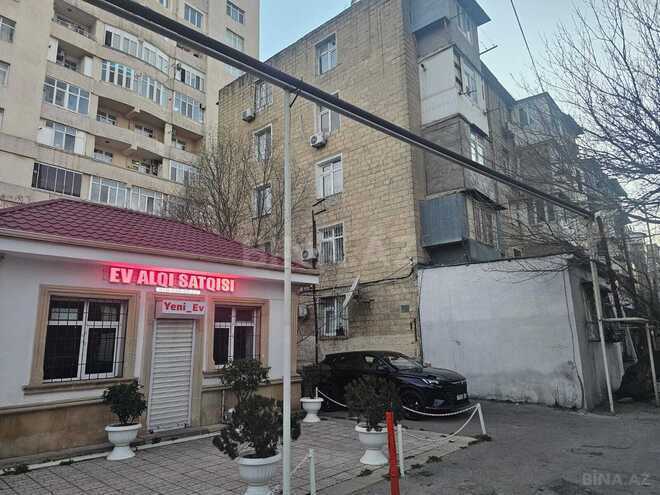 Продаётся 2-комн. вторичка 60 м², м. Иншаатчылар, photo 1 from 14