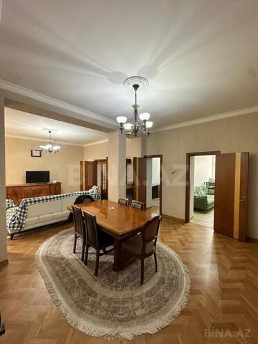 Satılır 3 otaqlı köhnə tikili 91.7 m², Nizami m., photo 1 from 16