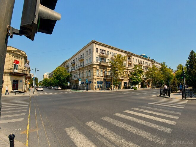 Satılır 1 otaqlı köhnə tikili 30 m², Sahil m., photo 1 from 6