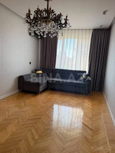 Продаётся 3-комн. вторичка 82 м², м. Иншаатчылар, photo 1 from 30
