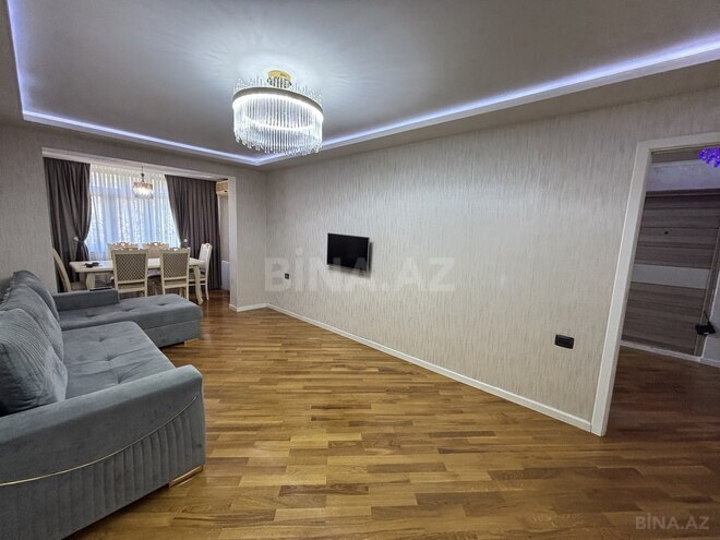 Продаётся 3-комн. вторичка 78 м², м. Нефтчиляр, photo 1 from 17