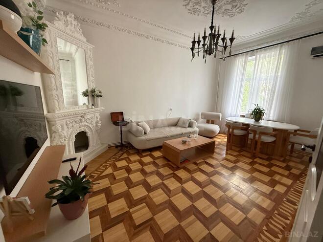 Satılır 3 otaqlı köhnə tikili 80 m², Nizami m., photo 1 from 12