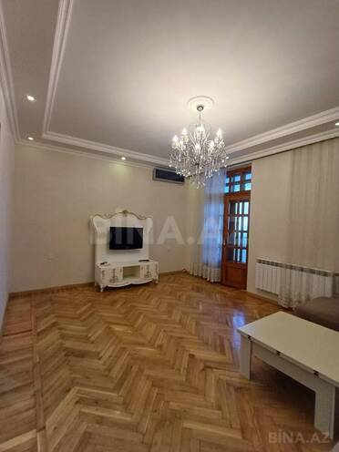 İcarəyə verilir 2 otaqlı köhnə tikili 65 m², 28 May m., photo 1 from 12