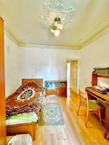 Satılır 2 otaqlı köhnə tikili 37 m², Qara Qarayev m., photo 8 from 12