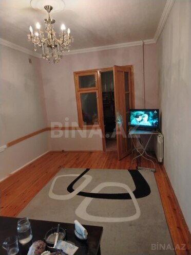 Satılır 2 otaqlı köhnə tikili 45 m², İnşaatçılar m., photo 3 from 13