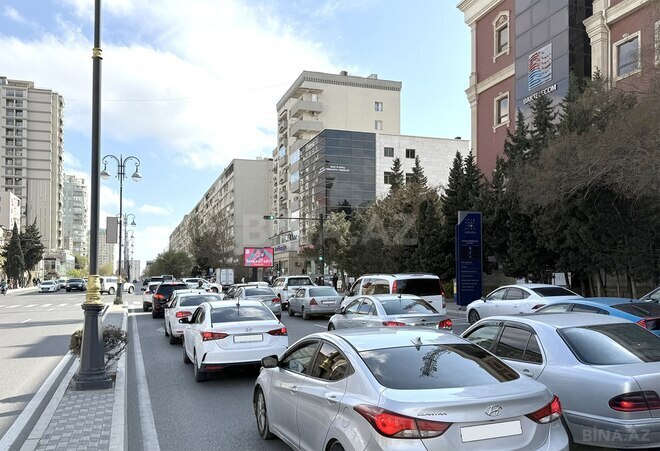 Satılır 3 otaqlı köhnə tikili 85 m², İnşaatçılar m., photo 1 from 16