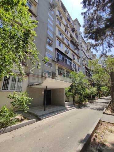 Satılır 2 otaqlı köhnə tikili 70 m², 9-cu mikrorayon q., photo 1 from 13