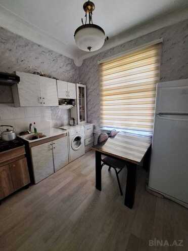 Satılır 2 otaqlı köhnə tikili 65 m², Elmlər Akademiyası m., photo 1 from 14