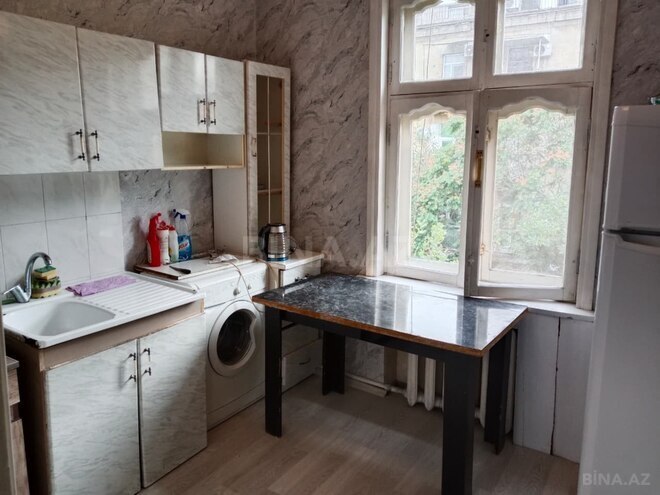 Satılır 2 otaqlı köhnə tikili 65 m², Elmlər Akademiyası m., photo 3 from 14