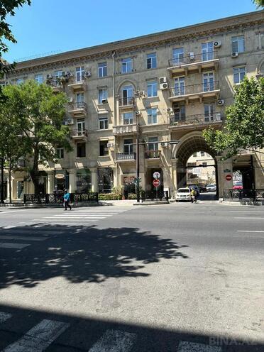 İcarəyə verilir 2 otaqlı köhnə tikili 65 m², Nizami m., photo 1 from 9