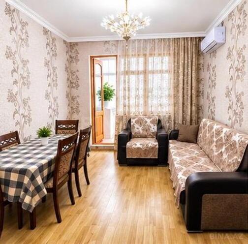 Сдаётся 3-комн. вторичка 70 м², м. Гянджлик, photo 1 from 10