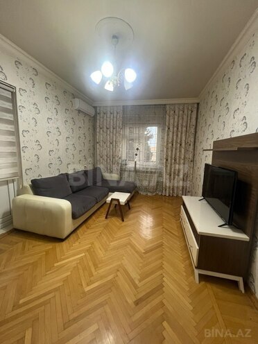 Satılır 2 otaqlı köhnə tikili 65 m², Koroğlu m., photo 1 from 17