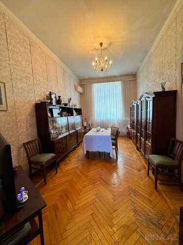 Satılır 2 otaqlı köhnə tikili 60 m², Nizami m., photo 1 from 7